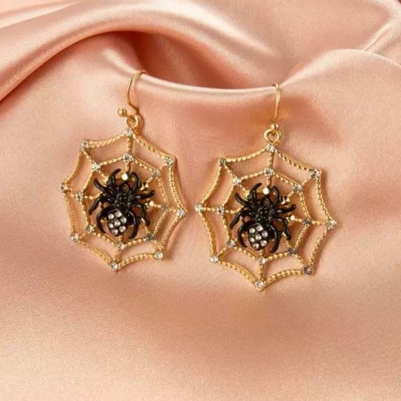 Spider in a web Rhinestone Dangle/Drop Earrings. - Picture 1 of 7